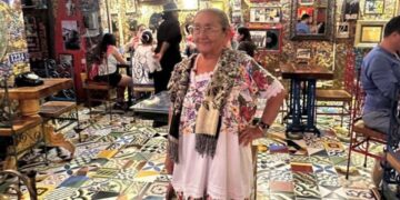 Virginia cumple su sueño y hace su primer viaje al extranjero a sus 79 años, su historia conmueve las redes