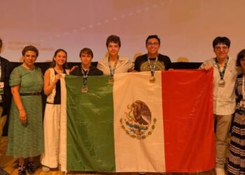 Jóvenes mexicanos ganan el oro en Olimpiada Internacional de Economía