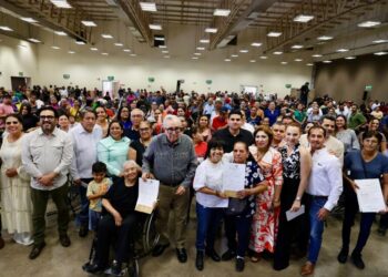 Certeza jurídica patrimonial para más de 25 mil familias en Sinaloa: Gobernador Rocha entrega otros 1,825 títulos de propiedad