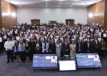 INE entrega constancias de mayoría a magistrados y jueces