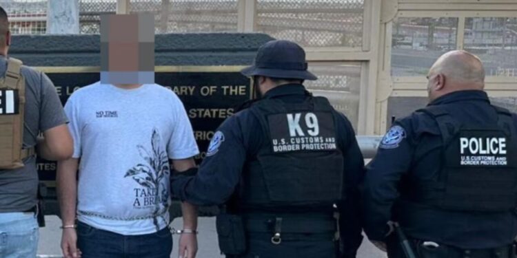 Arrestan a Omar “N”, presunto responsable de asesinar a dos personas y esconderlas en un patio de Sinaloa