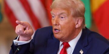 Juez de EE.UU. bloquea orden de Trump de eliminar la ciudadanía por nacimiento