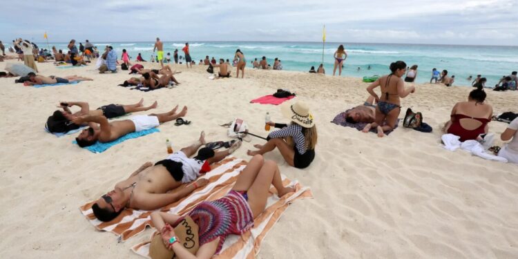 México recibió en mayo 18% más turistas internacionales