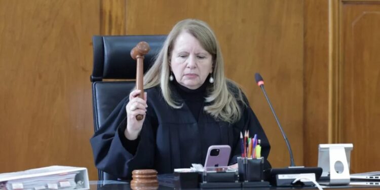 Próximos ministros de la Corte sí usarán toga, confirma Loretta Ortiz