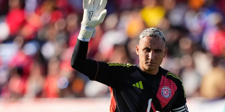 Keylor Navas llega a México para firmar con los Pumas de la UNAM