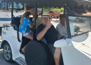 Turistas nacionales e internacionales visitan Mazatlán este verano