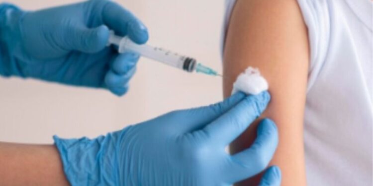 La tos ferina puede ser mortal a esta edad: ¿Quiénes se deben vacunar?