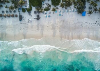 Cofepris revela las 16 playas no aptas para nadar en este verano 2025