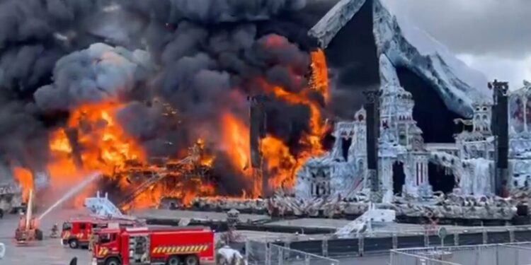 Video: Se incendia escenario del festival Tomorrowland 2025