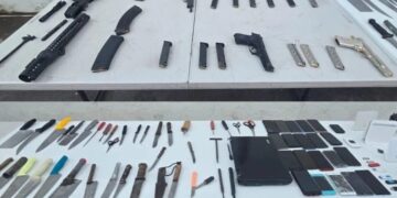 Aseguran fusil, cuchillos y objetos prohibidos en penal de Aguaruto, Culiacán