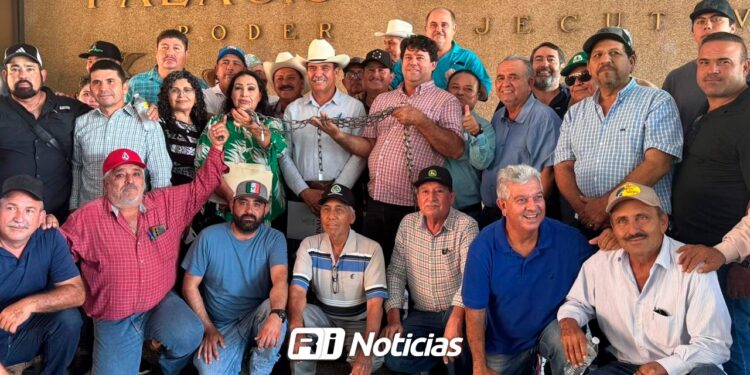 Tras acuerdo productores levantan huelga de hambre en Palacio de Gobierno