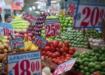 El peso inicia la jornada con ligera pérdida tras datos de inflación