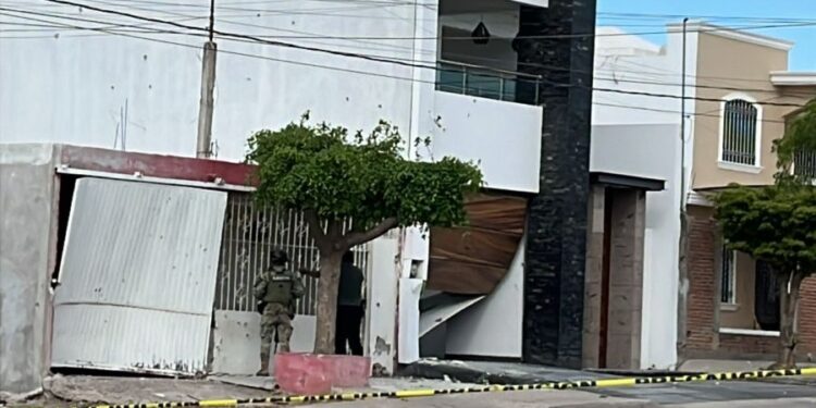 Aseguran vehículo en la colonia Díaz Ordaz en Culiacán tras ataque armado