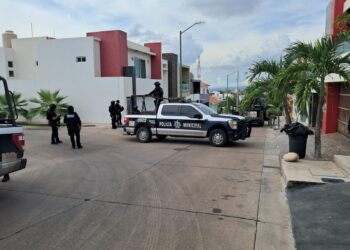 Ejecutan a dos hombres y su auto cae a un barranco en Infonavit Cañadas, Culiacán