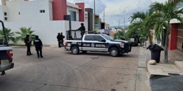 Ejecutan a dos hombres y su auto cae a un barranco en Infonavit Cañadas, Culiacán
