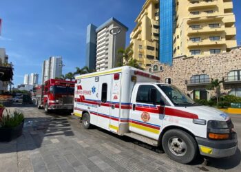 Una mujer y dos menores quedan atrapados en un elevador de hotel en Mazatlán