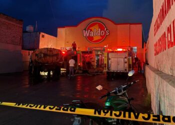 Se incendia tienda de importaciones en el centro de Escuinapa