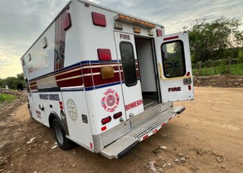 Paramédicos de Bomberos Veteranos localizan a persona lesionada por golpes al norte de la ciudad