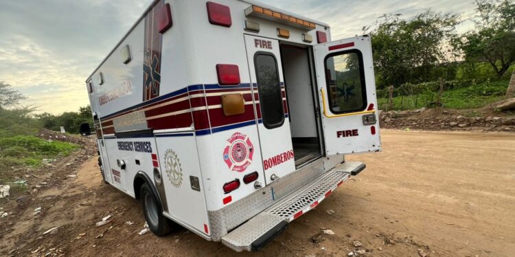 Paramédicos de Bomberos Veteranos localizan a persona lesionada por golpes al norte de la ciudad