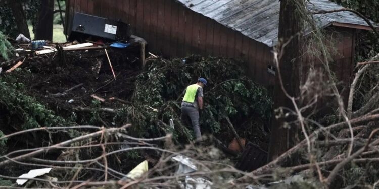 Sheinbaum lamenta muertes tras inundaciones en Texas; SRE atendió a 30 mexicanos afectados