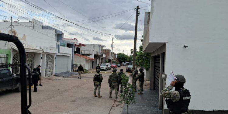 Localizan a hombre asesinado frente a terreno baldío en el fraccionamiento Providencia, Culiacán