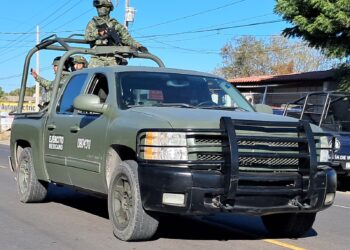 Fuerzas armadas realizan operativo aéreo y terrestre en Tacuichamona, al sur de Culiacán