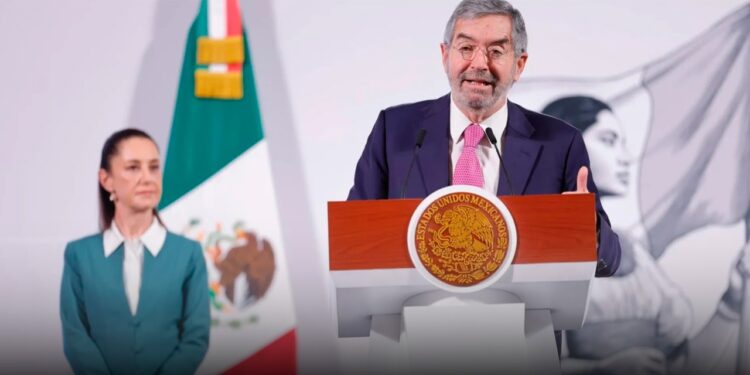 “Juan Ramón de la Fuente hace un gran trabajo en SRE”: Sheinbaum