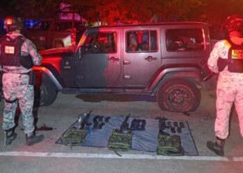 Grupo Interinstitucional detiene a 3 civiles; aseguran vehículo robado, armamento y municiones