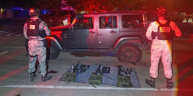 Grupo Interinstitucional detiene a 3 civiles; aseguran vehículo robado, armamento y municiones