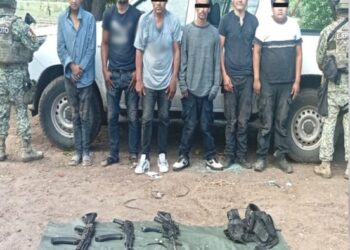 Ejército Mexicano rescata a dos personas privadas de la libertad y detiene a seis sujetos en Culiacán