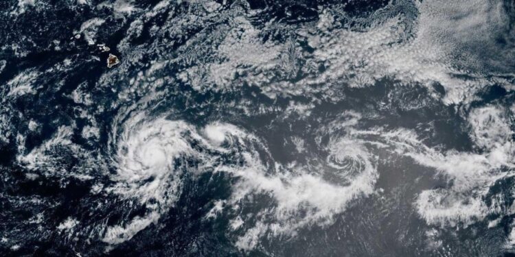Advierten sobre posible formación de 3 potenciales ciclones al mismo tiempo: Gil, Henriette e Ivo