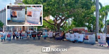 Familiares de desaparecidos se manifiestan frente al Ayuntamiento de Mazatlán