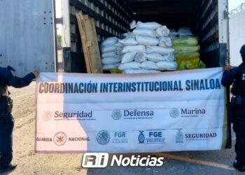 Camión con precursores químicos incautado en La Costerita, Culiacán