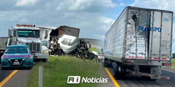 Dos tráileres chocan por alcance en el Libramiento Mazatlán – Culiacán