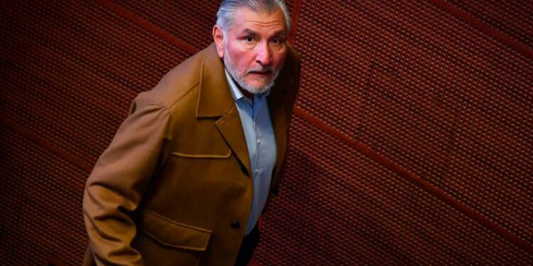 Senadores de Morena niegan renuncia de Adán Augusto y denuncian falsa carta