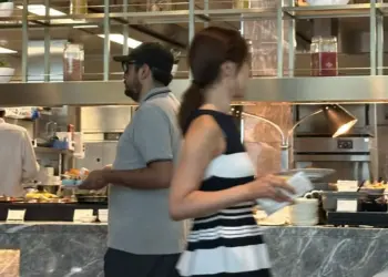 Captan a Andrés Manuel López Beltrán en Tokio, Japón