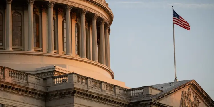 Trump logra avanzar su plan fiscal a voto final en la Cámara Baja