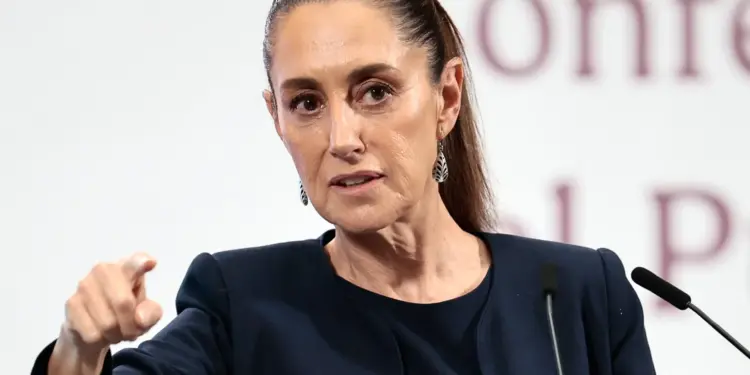 Sheinbaum no da instrucciones a morenistas que vacacionan en Europa, pero sí les pide austeridad