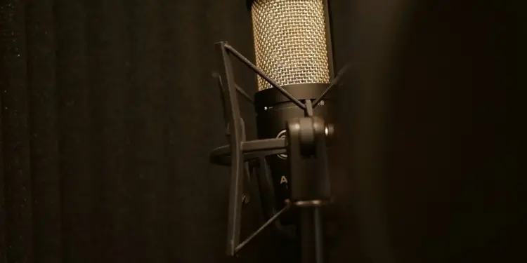 Sheinbaum ofrece proteger derechos de actores de doblaje afectados por la inteligencia artificial