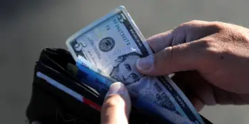 Persecución a mexicanos en EE.UU., causa de baja en las remesas durante mayo: Sheinbaum