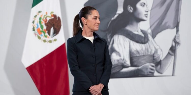 Claudia Sheinbaum rechaza propuesta para enviar a migrantes al “Alcatraz de los Caimanes” en Florida