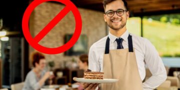 Una mesa, una cuenta: comensales ya NO podrán pedir CUENTAS SEPARADAS en los restaurantes