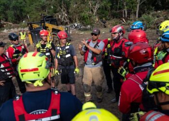 EU agradece a México el envío de bomberos para labores de rescate tras las inundaciones en Texas que dejaron 109 muertos