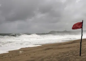 “Flossie” se debilita a huracán categoría 1 y se aleja de las costas mexicanas