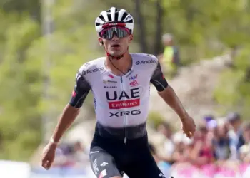 Un imponente Isaac del Toro gana la Clàssica de les Terres de l’Ebre 2025