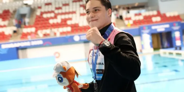 Osmar Olvera gana la medalla de plata en trampolín de 1 metro
