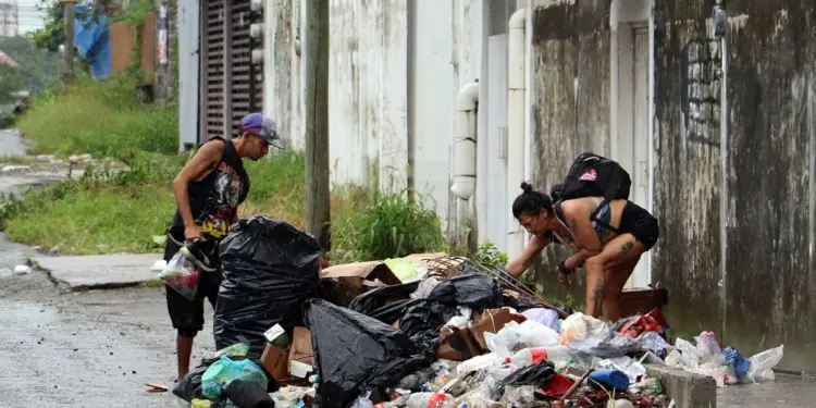 Siete de cada diez mexicanos que nacieron en la pobreza siguen pobres, dice informe