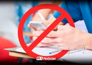 Prohíben celulares en las escuelas: adiós a TikTok, mensajes y selfies en clase