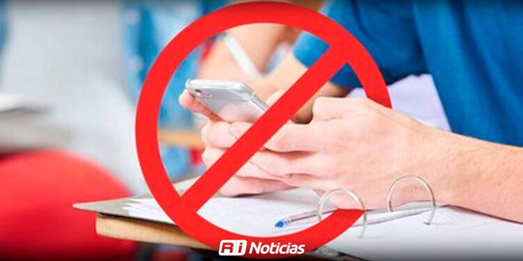 Prohíben celulares en las escuelas: adiós a TikTok, mensajes y selfies en clase