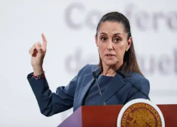 Sheinbaum reacciona a reaparición de Peña Nieto en documental sobre Aeropuerto de Texcoco; se ahorraron 300 mmdp, dice